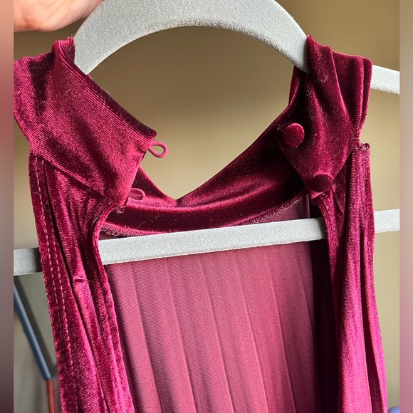 Formal Red Wind Velvet Halter Top Open Back Dress - Picture 4 of 7